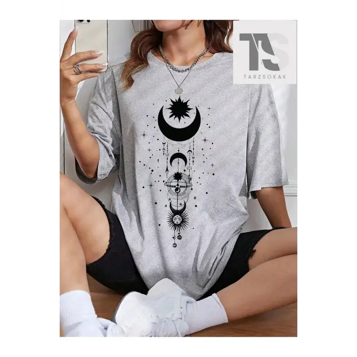 Ay Desenli Düşük Omuz Tişört