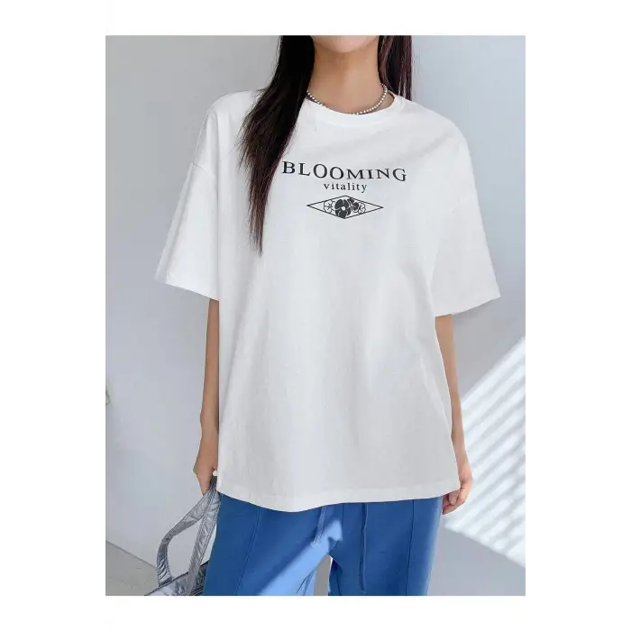 Blooming Vitality Baskılı Beyaz Oversize Tişört