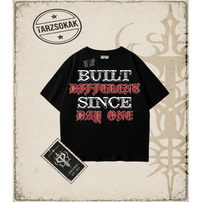 BUILT DIFFERENT Oversize Unisex Tişört