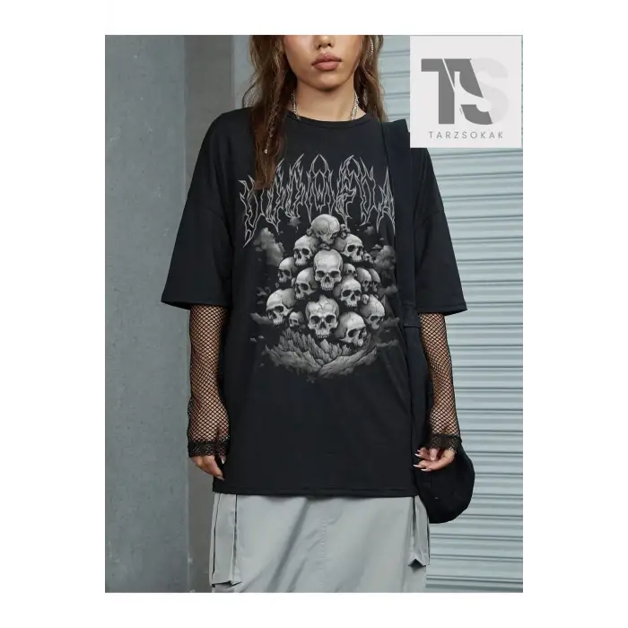 Goth Kafatası Baskılı Damla Omuz Tişört
