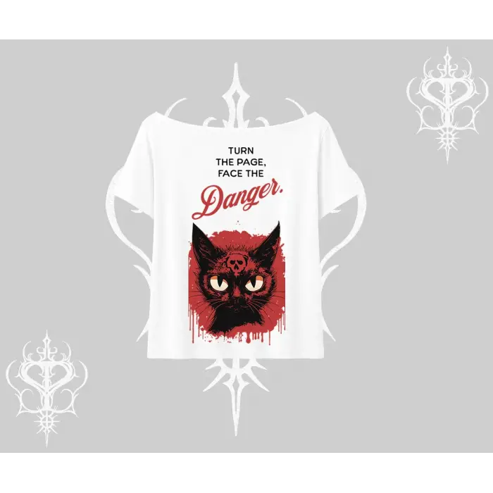Gotik Kedi Arka Baskılı Kayık Yaka Tshirt
