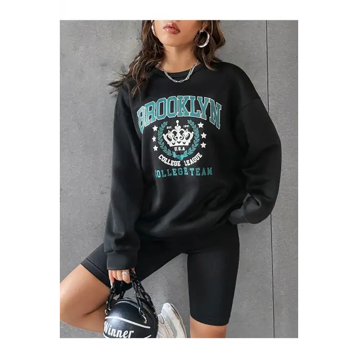 Kadın Brooklyn Baskılı Oversize Bisiklet Yaka Sweatshirt Siyah