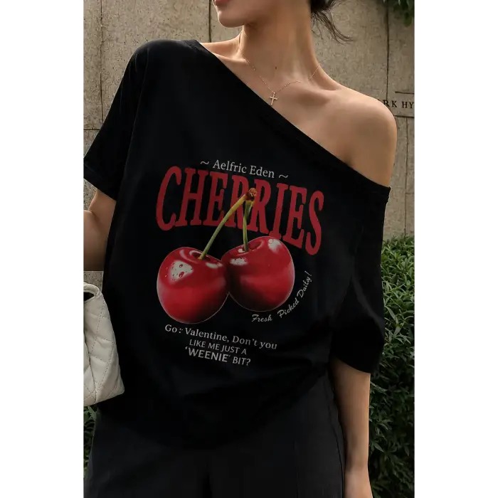 Kadın Düşük Omuz Kayık Yaka Cherries Baskılı