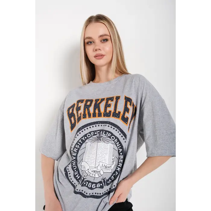 Kadın Gri Oversize Berkeley Baskılı T-shirt