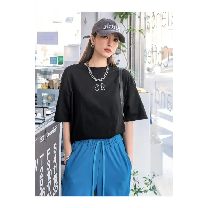 Kadın Siyah Penguen Baskılı Oversize T-shirt