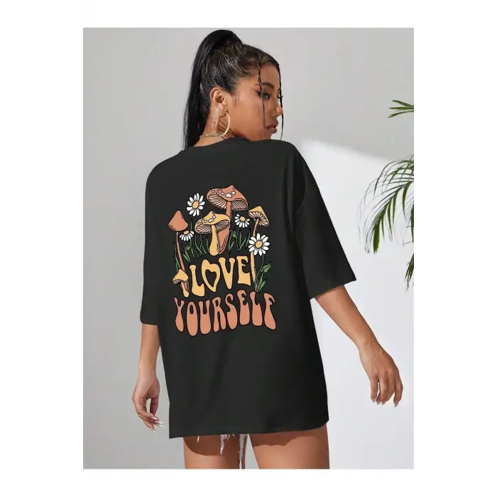 Mantar & Slogan Grafikli Düşük Omuzlu Tişört