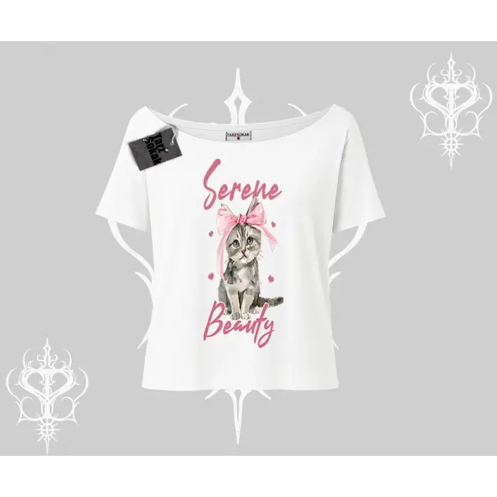Serene Beauty Kedi Baskılı  Kayık Yaka Tshirt