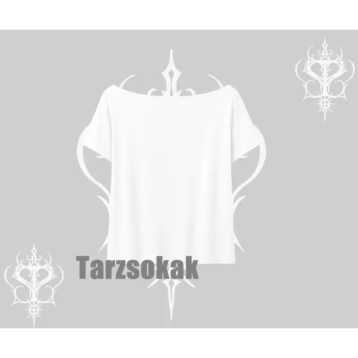 Serene Beauty Kedi Baskılı  Kayık Yaka Tshirt