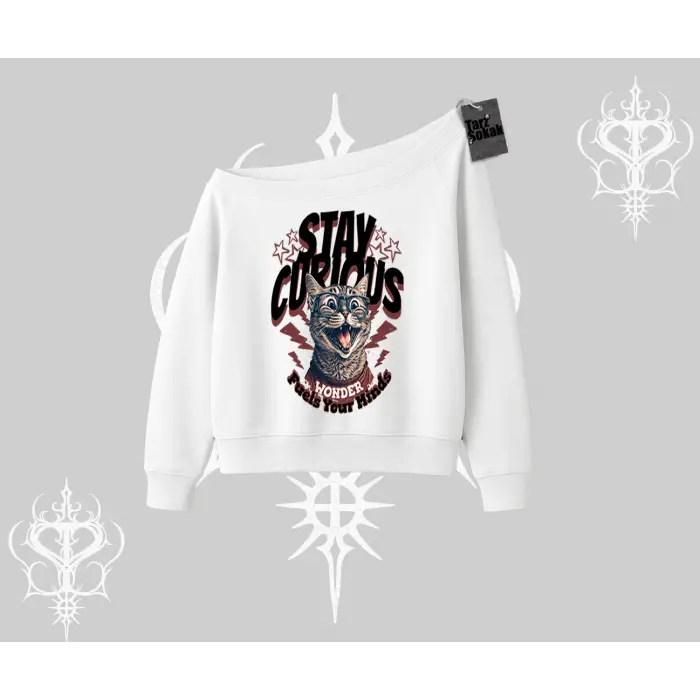 Stay Curious Kedi Baskılı Kayık Yaka Sweatshirt