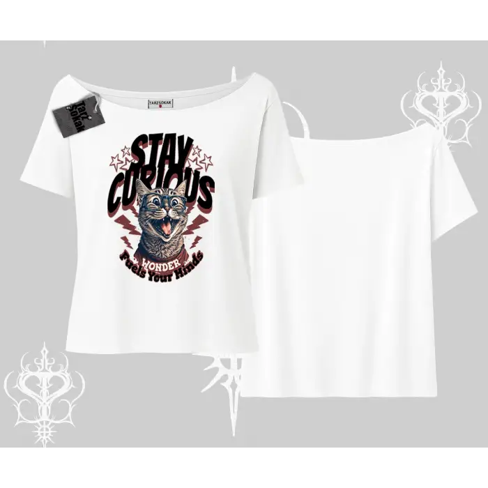 Stay Curious Kedi Baskılı Kayık Yaka Tshirt