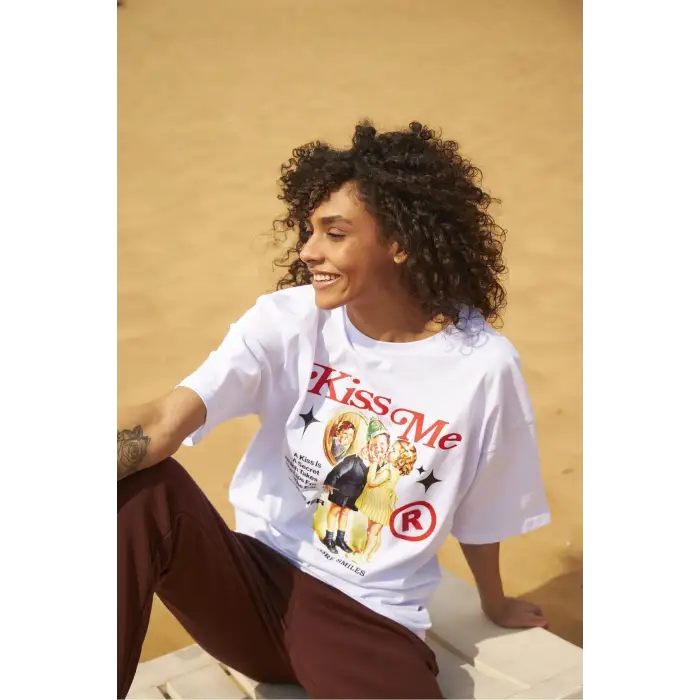 Unisex Kiss Me Tshirt Beyaz