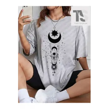 Ay Desenli Düşük Omuz Tişört