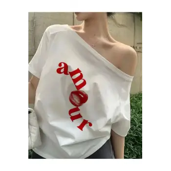 Beyaz Kadın Düşük Omuz Kayık Yaka Amour Baskılı