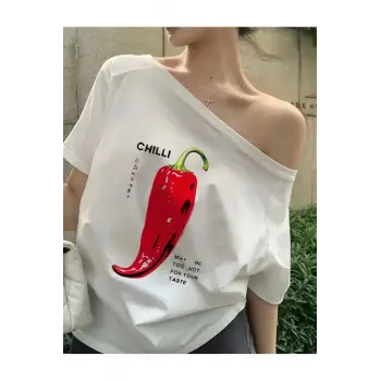 Beyaz Kadın Düşük Omuz Kayık Yaka Chilli Baskılı