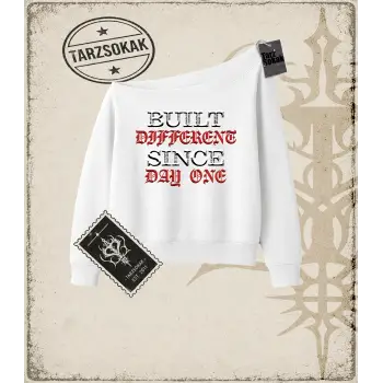BUILT DIFFERENT Kadın Kayık Yaka Sweatshirt
