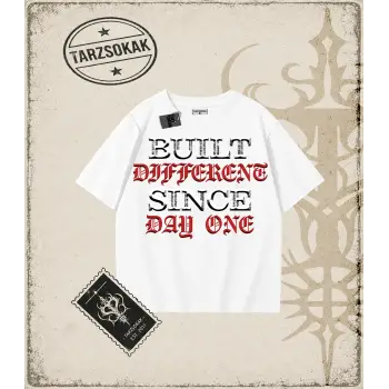 BUILT DIFFERENT Oversize Unisex Tişört