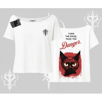Gotik Kedi Arka Baskılı Kayık Yaka Tshirt