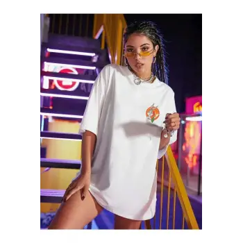 Kadın Beyaz Bugs Bunny Logo Baskılı Oversize T-shirt