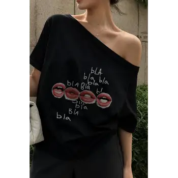 Kadın Düşük Omuz Kayık Yaka Bla Bla Baskılı
