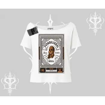 Kayık Yaka Tshirt Fossilized Skull Underground Archive