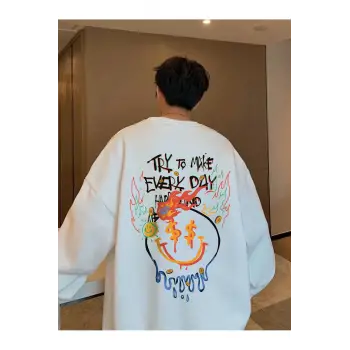 Manfinity EMRG Cartoon And Slogan Graphic Sweatshirt Beyaz