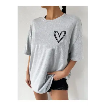 Minimal Kalp Baskılı Oversize Tshirt.