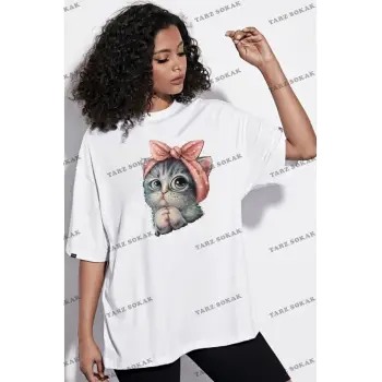 Oversize Kadın Beyaz Sevimli Minik Kedi Baskılı