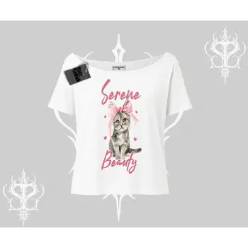 Serene Beauty Kedi Baskılı  Kayık Yaka Tshirt