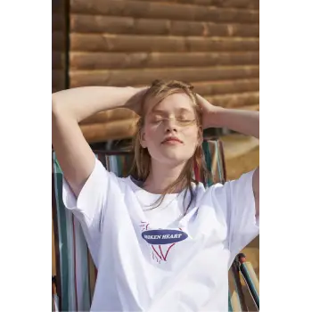 Unisex Broken Heart Tshirt Beyaz