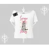 Serene Beauty Kedi Baskılı  Kayık Yaka Tshirt