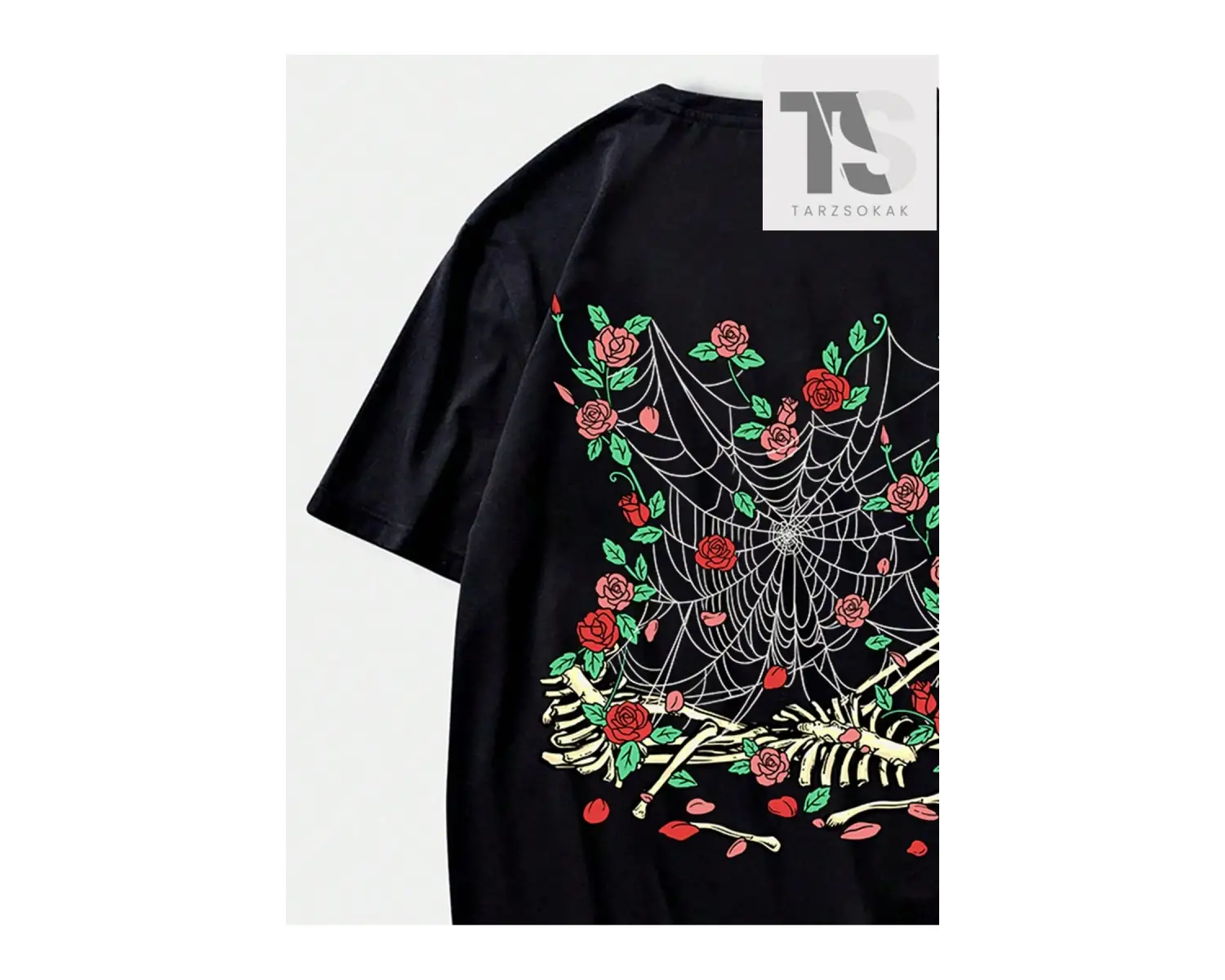 Anime Erkek Figürü ve Japon Harf Grafikli Tişört