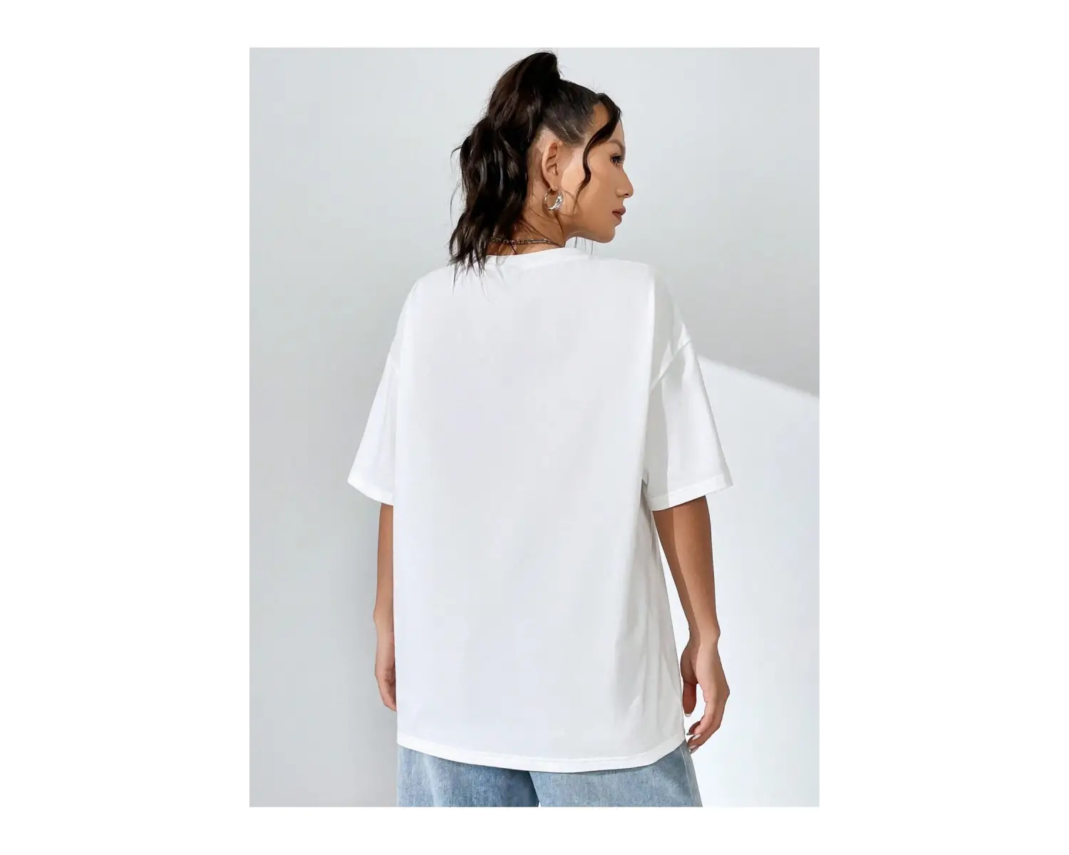 Ayı ve Mektup Baskılı ve Düşük Omuz Tasarımlı Bol Kesim Kadın Tişört