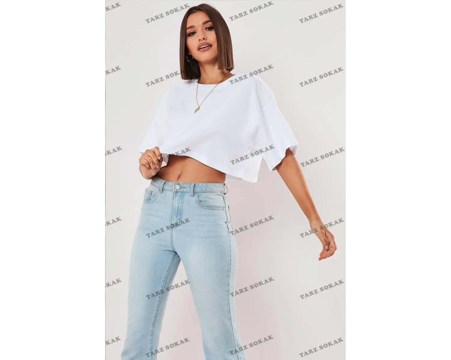 Beyaz %100 Pamuk Bisiklet Yaka Oversize Crop