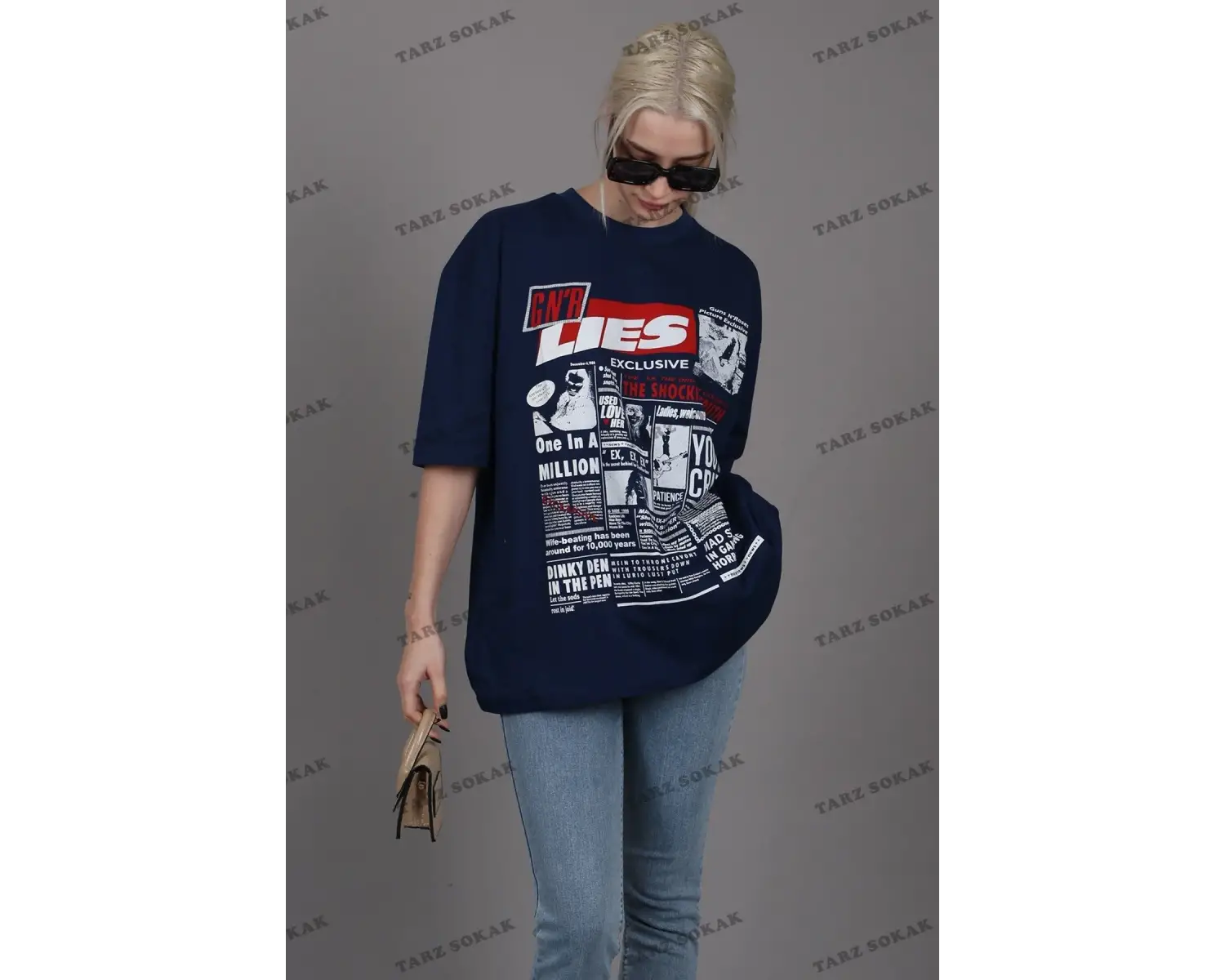 Beyaz Arka Baskılı Over Fit Kadın Tişört