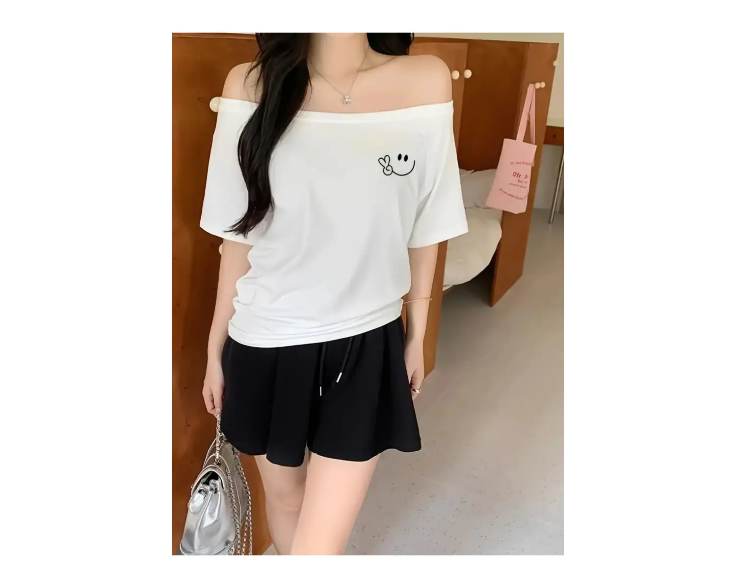 Beyaz Kadın Düşük Omuz Kayık Yaka Baskılı