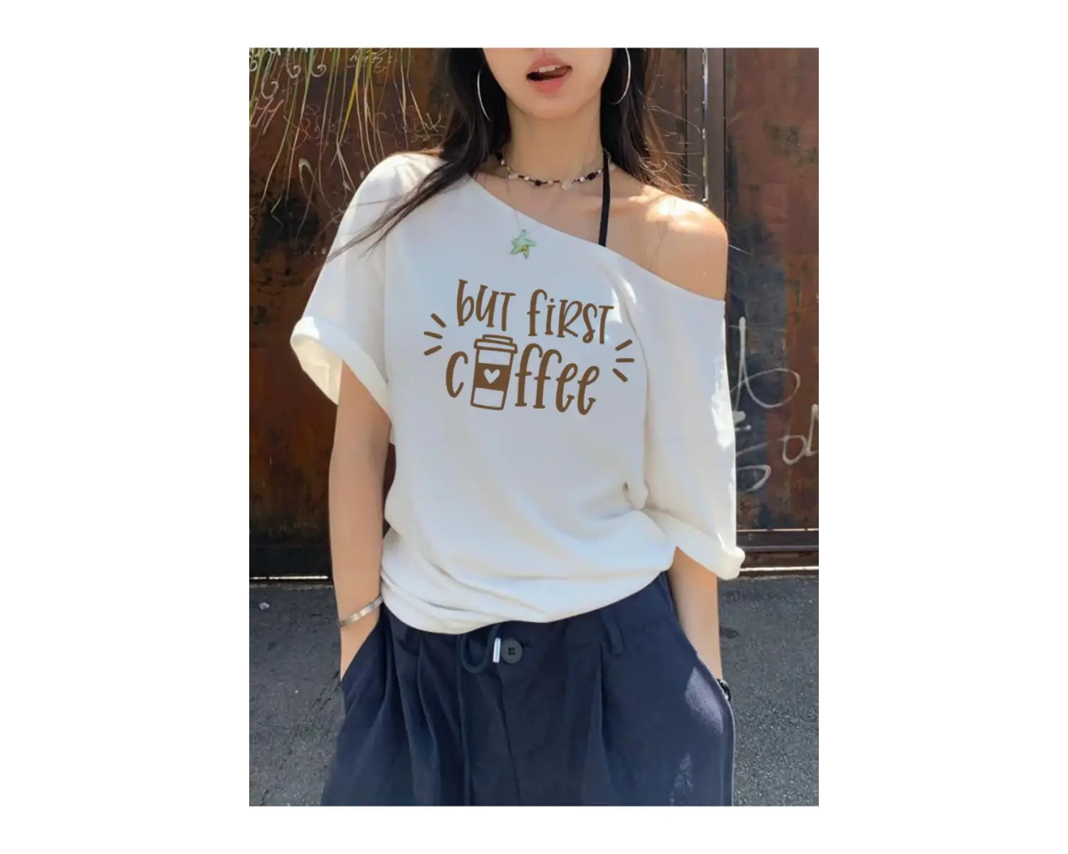 Beyaz Kadın Düşük Omuz Kayık Yaka First Coffe Baskılı