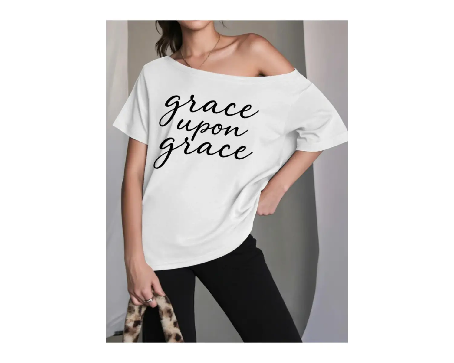 Beyaz Kadın Düşük Omuz Kayık Yaka Grace Upon Baskılı