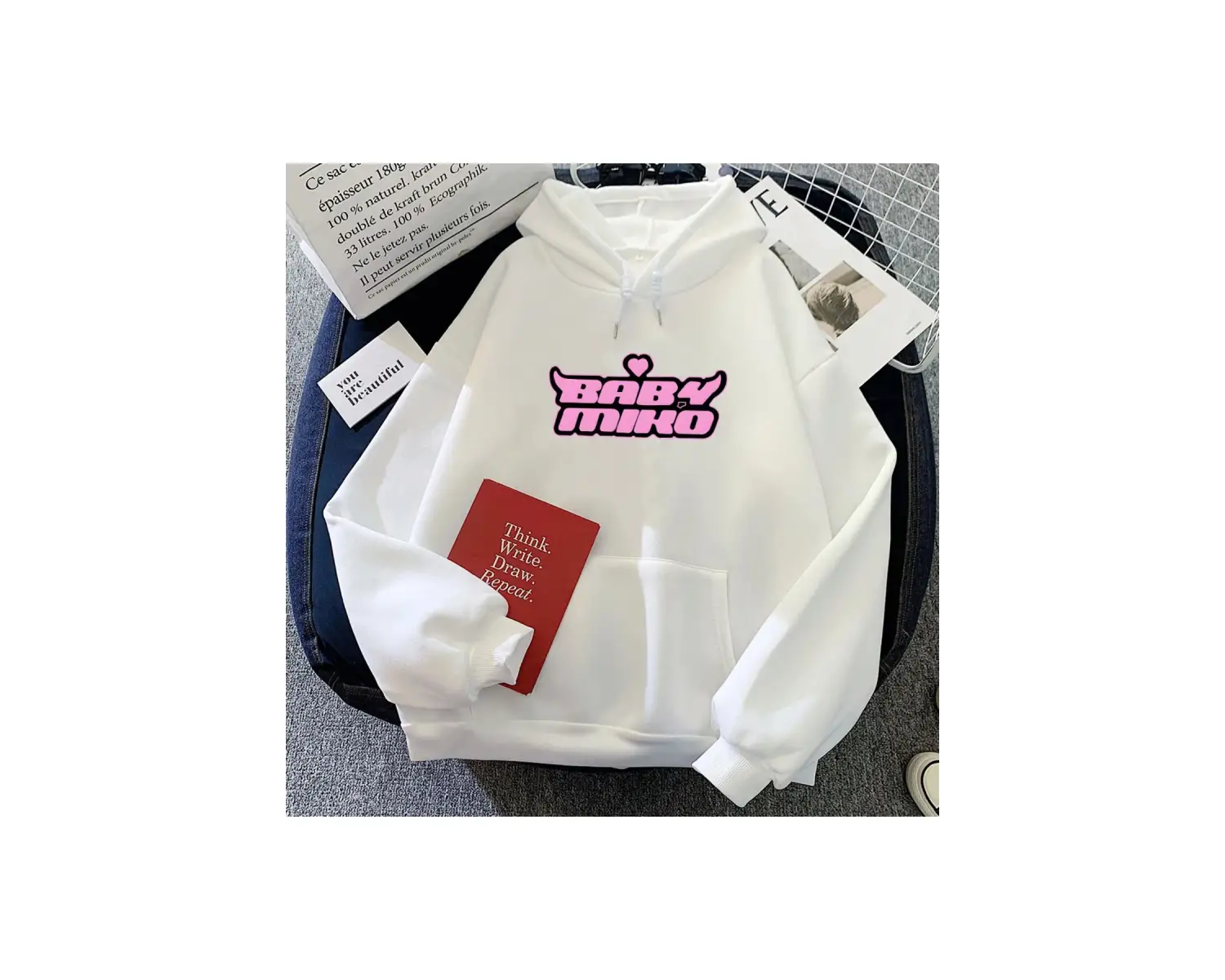 Beyaz kıcı genç Miko BabyMiko