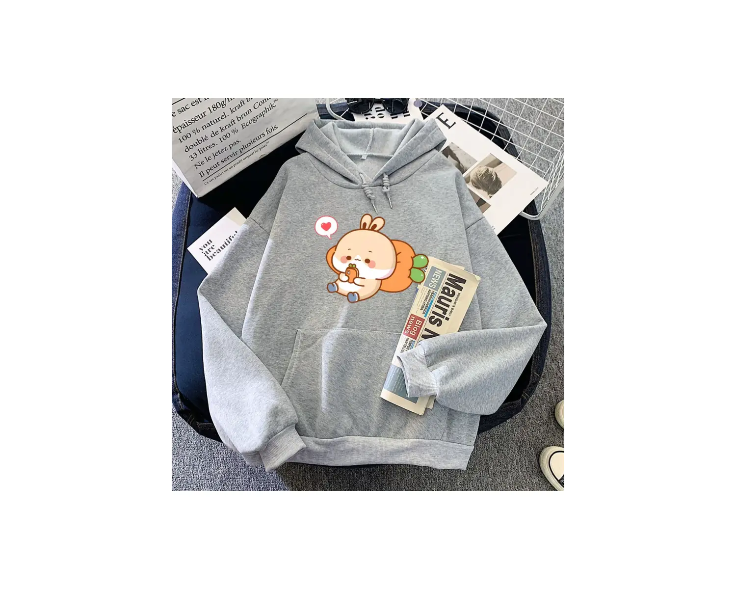 Beyaz Tavşan Yeme Havuç Baskılı Sudaderas Karikatür