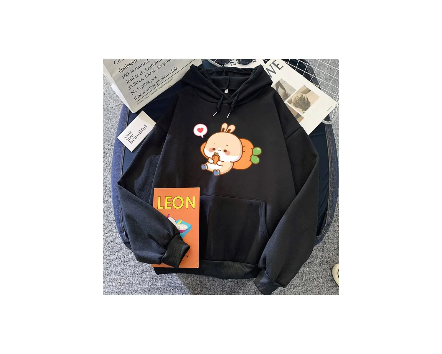 Beyaz Tavşan Yeme Havuç Baskılı Sudaderas Karikatür