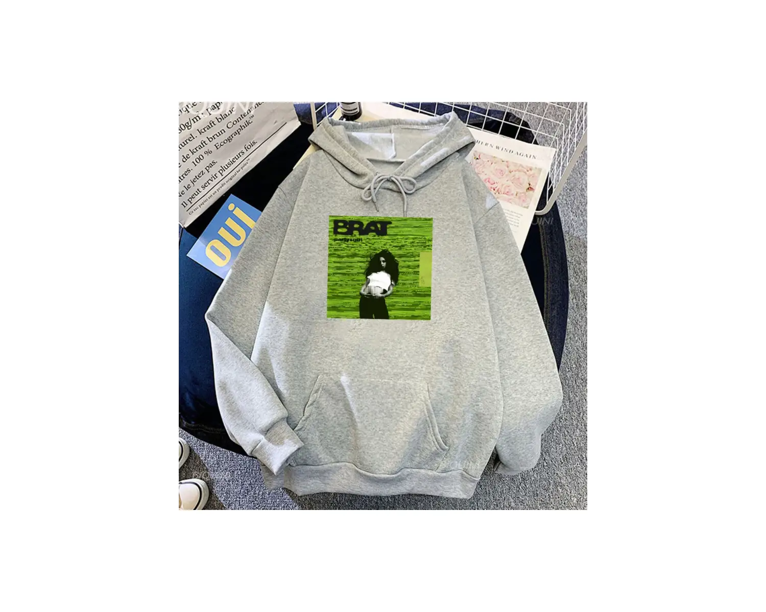 Beyaz Unisex Pop müzik şarkıcı Charli XCX hayranları için albümü Brat grafik baskı il