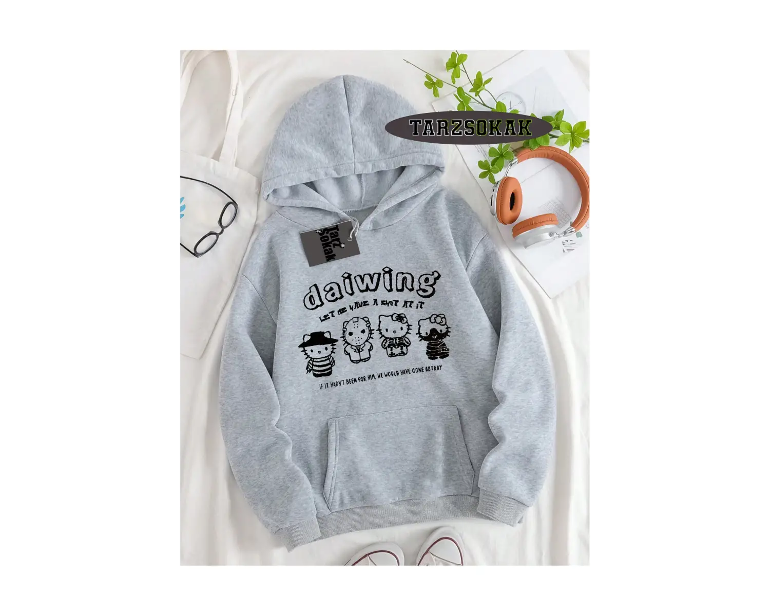 Biskilet Yaka Sweatshirt Beyaz Sanrio Hello Kitty Özel Tasarım