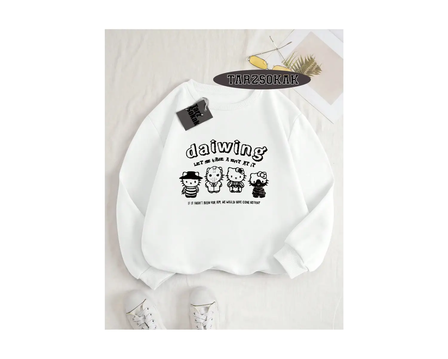 Biskilet Yaka Sweatshirt Beyaz Sanrio Hello Kitty Özel Tasarım