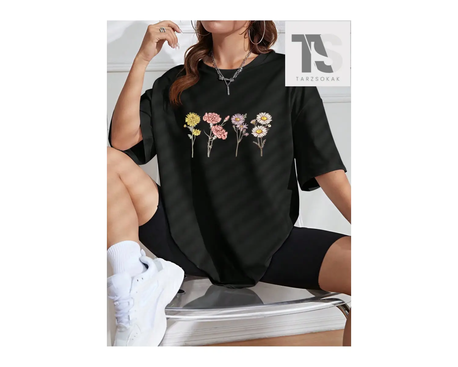 Çiçek Desenli Düşük Omuz Tişört