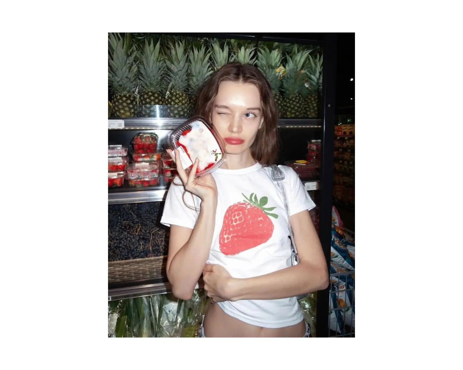 Çilek Baskılı Pamuklu Tişört T-shirt Beyaz