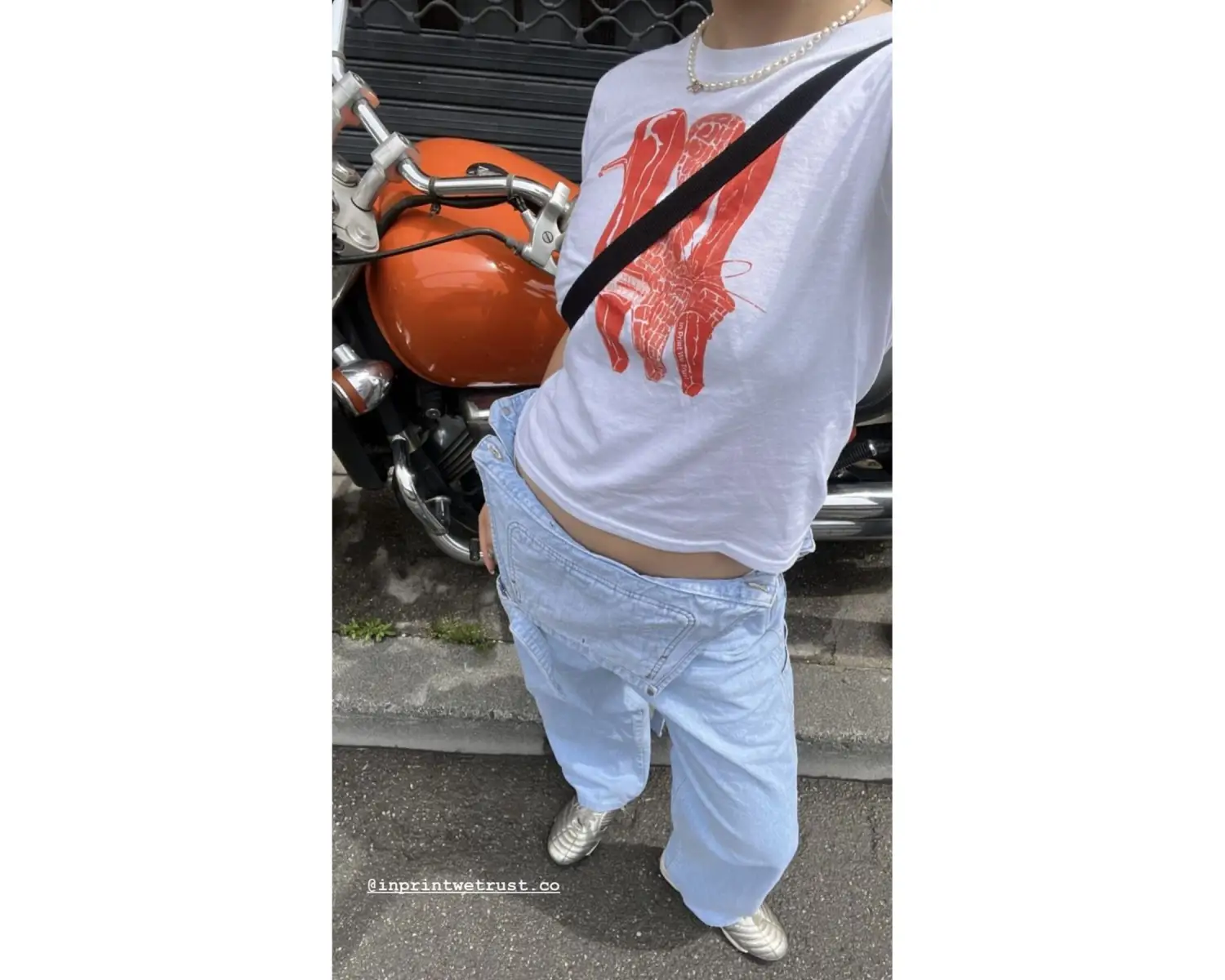 Çizme - T-shirt Beyaz