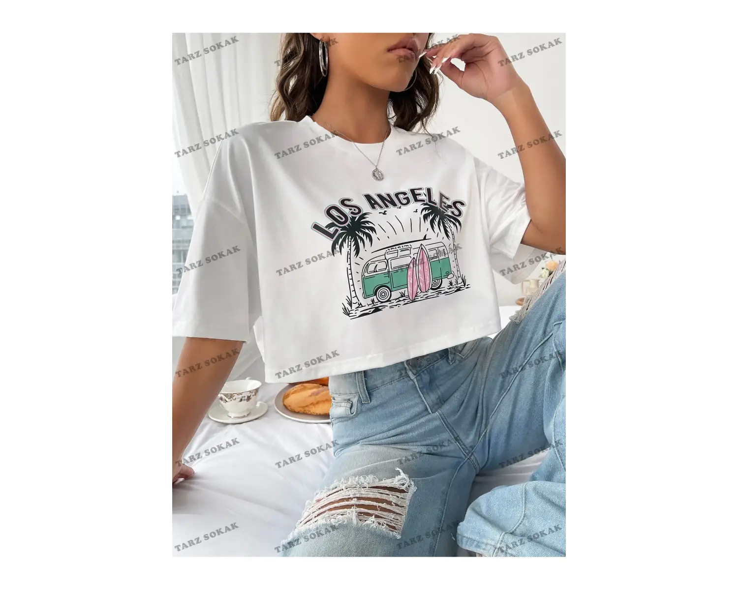 Crop CKOD-232913 Araba ve Harf Grafikli Düşük Omuz