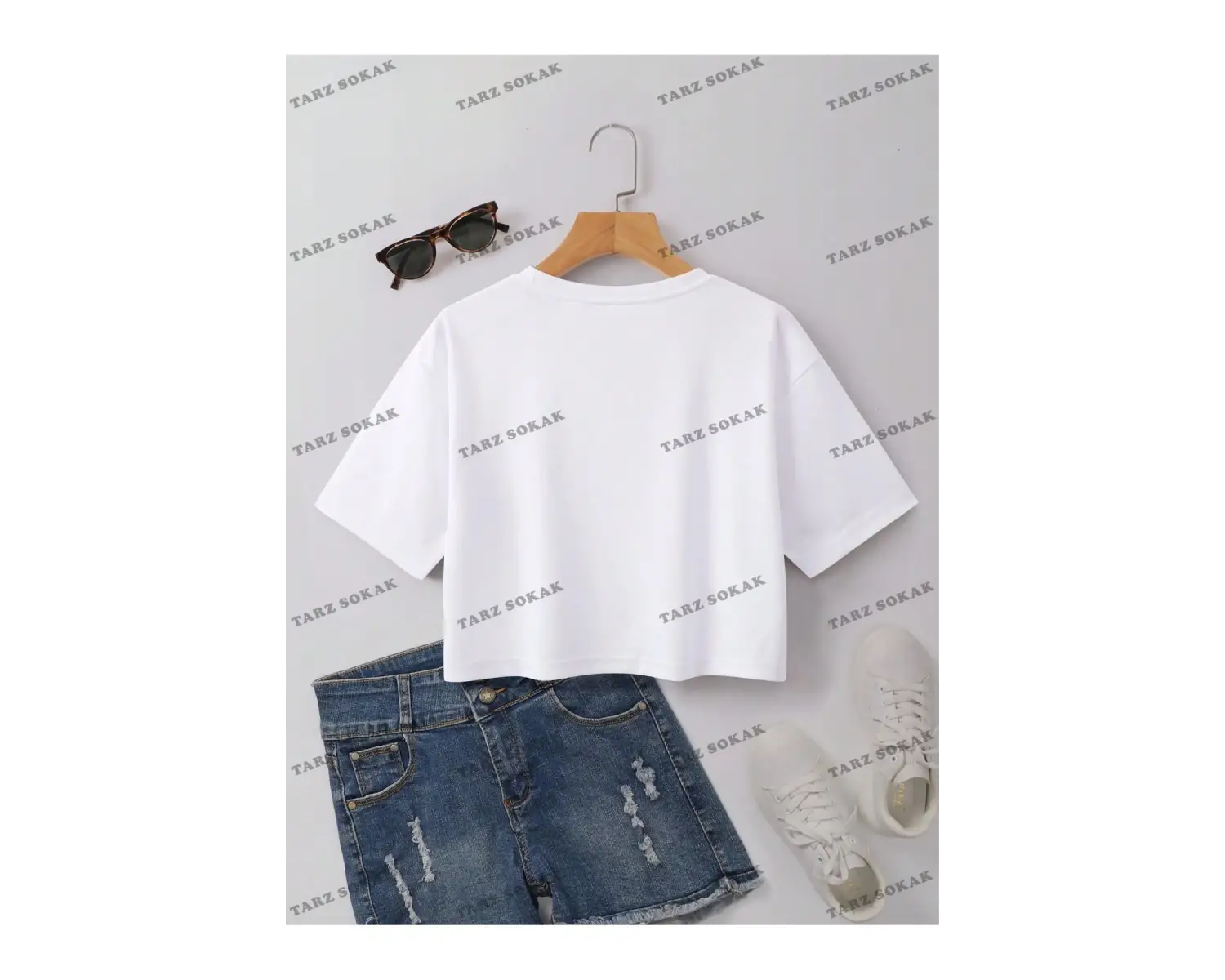 Crop CKOD-232913 Eyfel Kulesi ve Mektup Grafikli