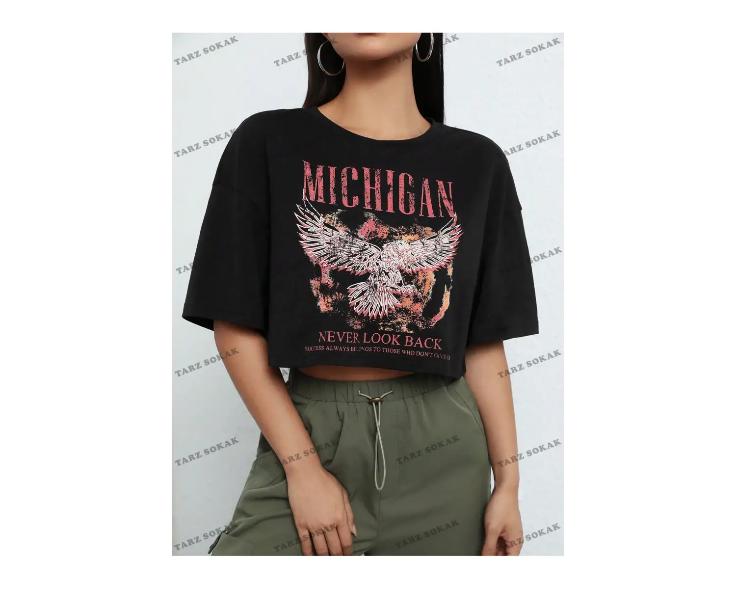 Crop CKOD-232913 Kartal ve Slogan Grafikli Düşük Omuz Kısa
