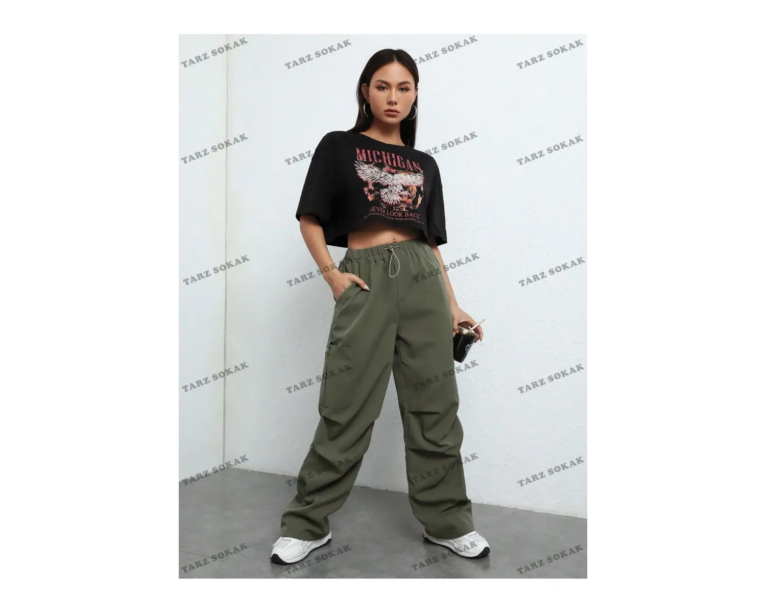 Crop CKOD-232913 Kartal ve Slogan Grafikli Düşük Omuz Kısa